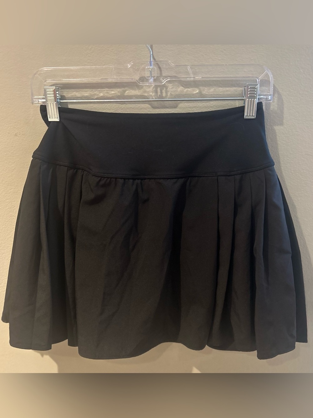 Old Navy Black Pleated Skort